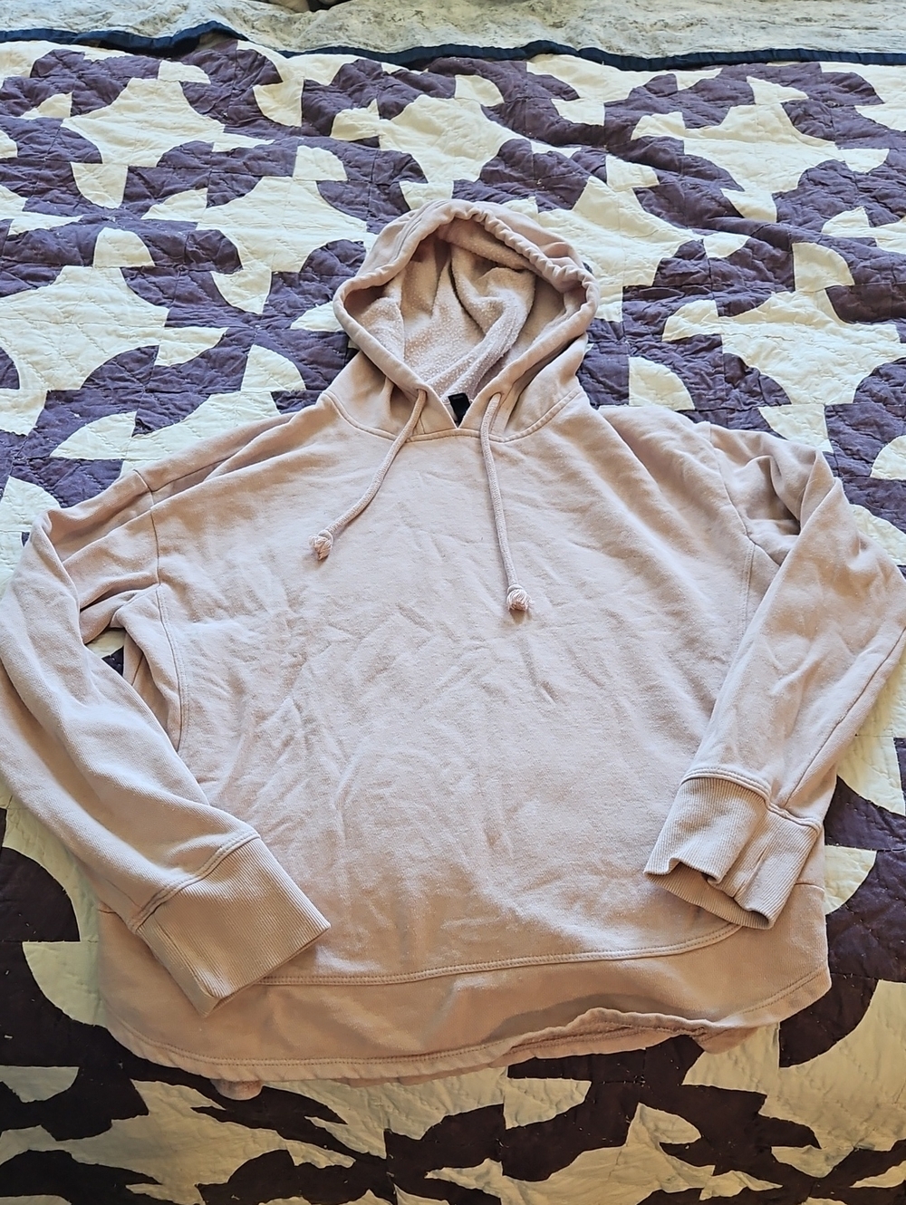 Universal Thread Lightweight Hooded Sweatshirt in Light Pink